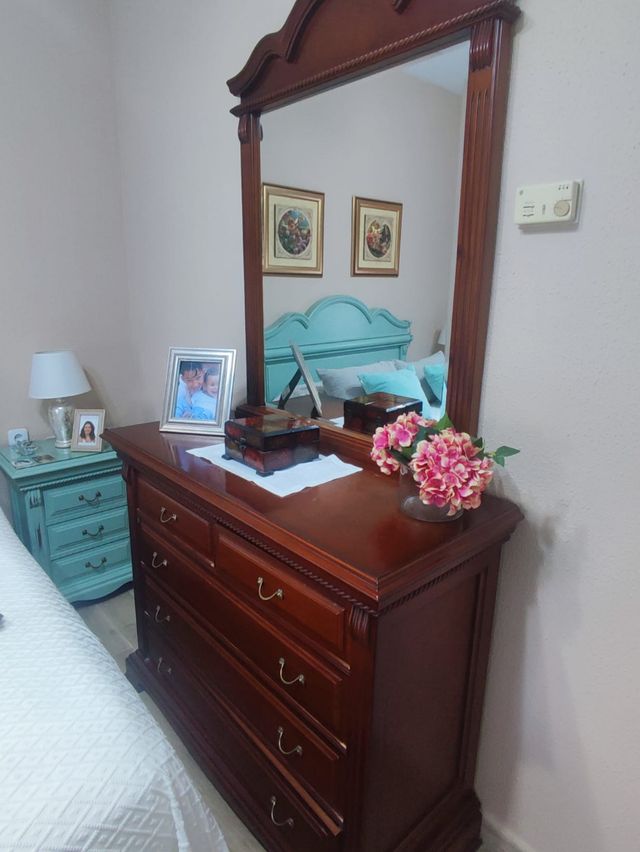 Cómoda madera 5 cajones espejo