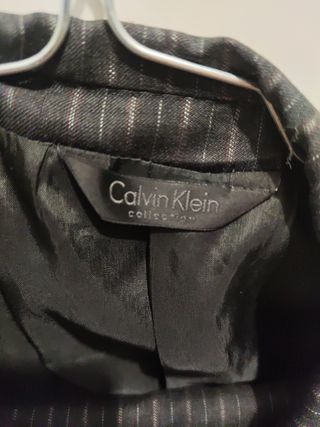 Traje hombre rayas negras