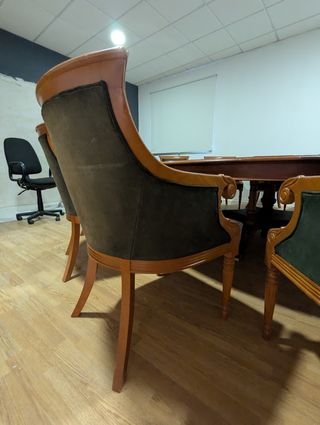 Mesa redonda madera + 14 butacas