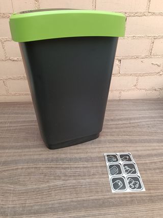 Papelera reciclaje negra y verde 25 l