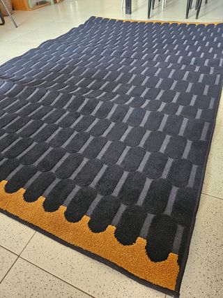 Alfombra IKEA salón - Negro/Dorado