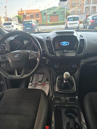 FORD Kuga 2.0 TDCi 110kW 4x2 STLine 2018