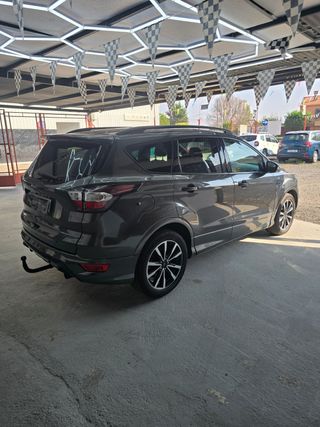FORD Kuga 2.0 TDCi 110kW 4x2 STLine 2018
