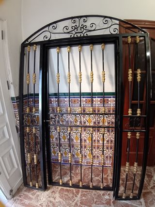 Puerta hierro forja andaluza