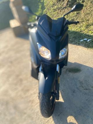 Yamaha Xmax 250cc Momo Design. Buen estado