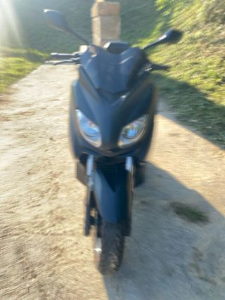 Yamaha Xmax 250cc Momo Design. Buen estado