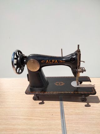 Máquina coser Alfa vintage