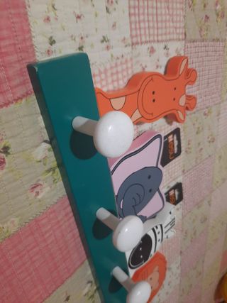 Appendiabiti in legno per bambini con animali
