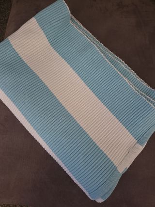 Alfombra pasillo azul y blanco
