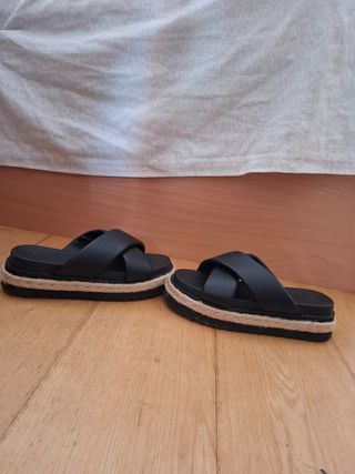 Sandalias negras