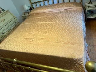 Copriletto matrimoniale raso beige