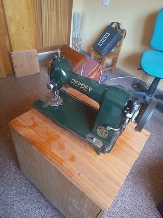 Máquina coser Refrey Antigua