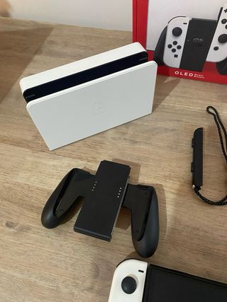 Nintendo Switch OLED blanca y negra