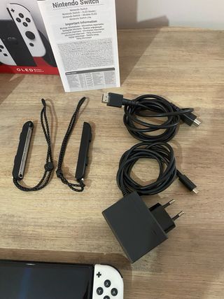 Nintendo Switch OLED blanca y negra