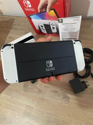 Nintendo Switch OLED blanca y negra