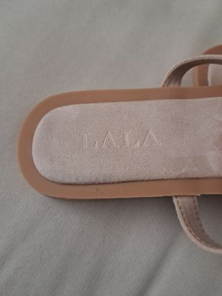 Sandalias planas beige talla 38 superebajadas
