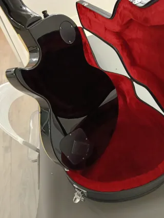 Epiphone Les Paul Custom nera con custodia