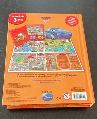 Cars 2. Libro: Incluye un cuento, mapa y 12 coches