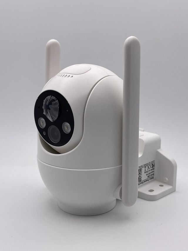 CAMARA DE SEGURIDAD CON PLACA SOLAR PEEIPM UB6 * A ESTRENAR*