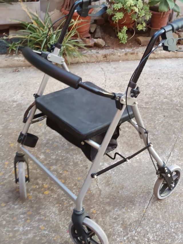 Caminador con asiento