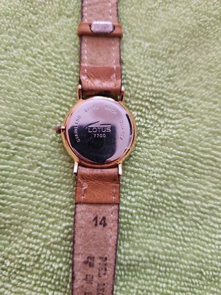 Reloj Lotus mujer dorado