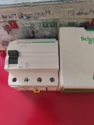 4x40 en 300 Diferencial Schneider 40A