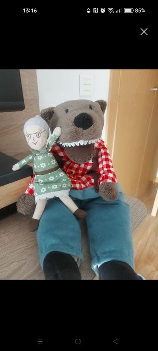 Muñecos Lobo y Abuela Ikea