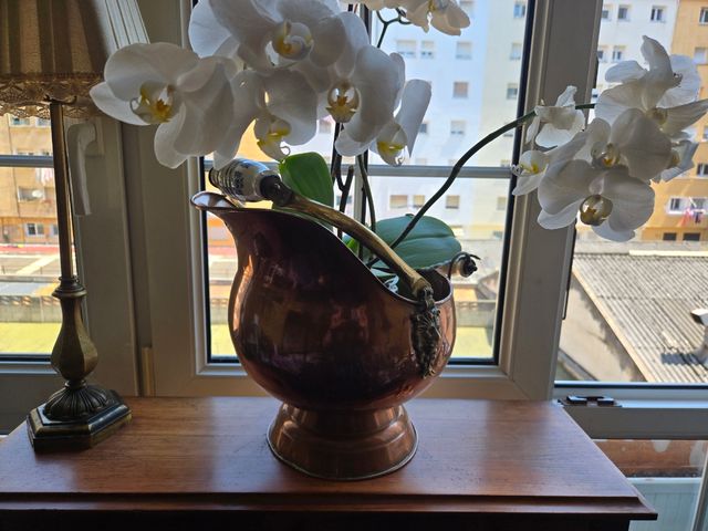 Jarra cobre, porcelana, vintage