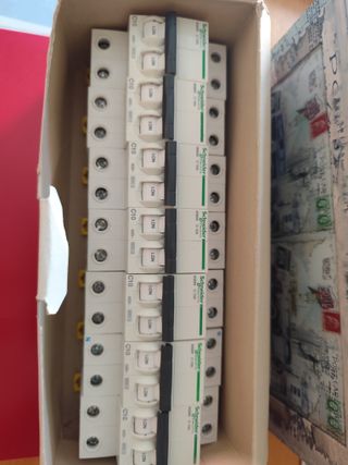 6x Magnetotérmicos Schneider 10A