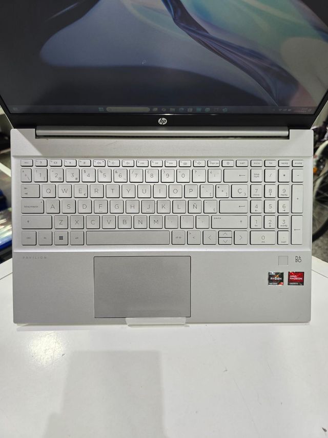 PORTATIL HP PAVILION 15-EH (2023) RYZEN 7-7730U / 16GB / 512GB SSD / AMD RADEON GRAPHICS + CABLE