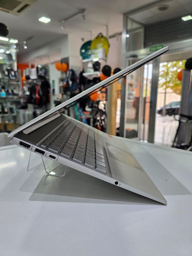 PORTATIL HP PAVILION 15-EH (2023) RYZEN 7-7730U / 16GB / 512GB SSD / AMD RADEON GRAPHICS + CABLE