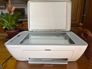 Impresora HP multifunción blanca y gris