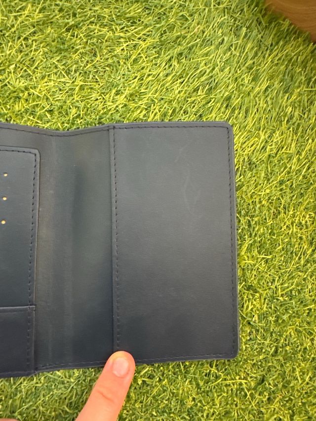 Cartera local negra y azul