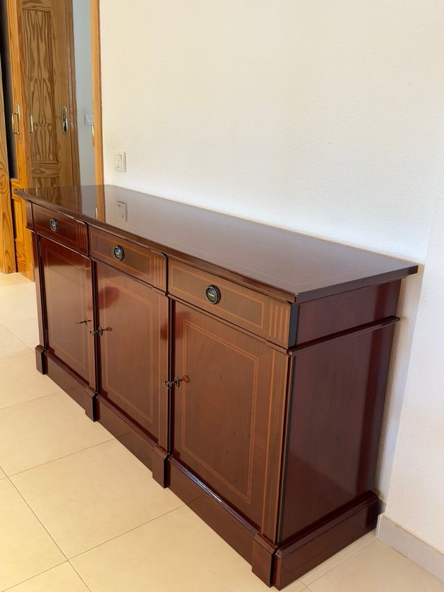 Aparador madera caoba clásico