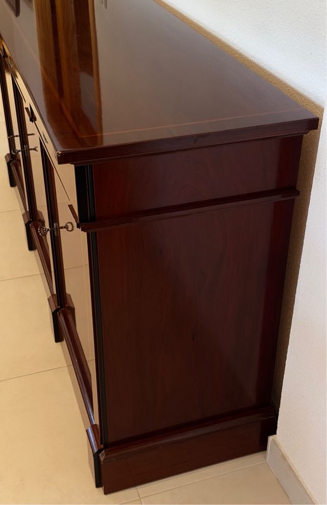 Aparador madera caoba clásico