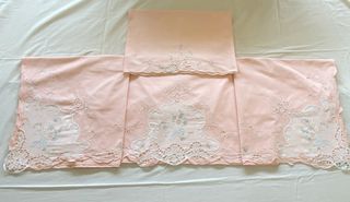 JUEGO SABANA BORDADA CAMA 105 cm.