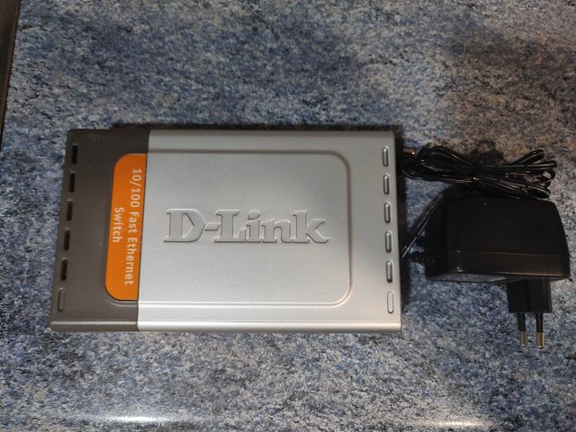 Switch D-Link DES-1008D 8 puertos.