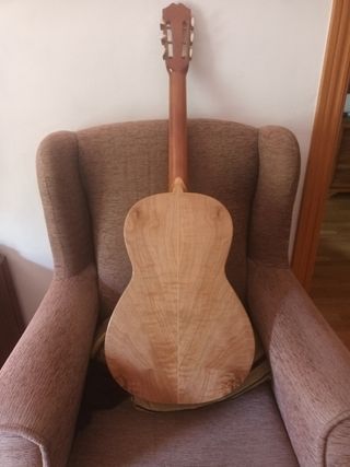 Guitarra clásica antigua