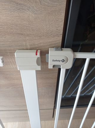 Barandilla seguridad Safety 1st 73 a 80 cm.