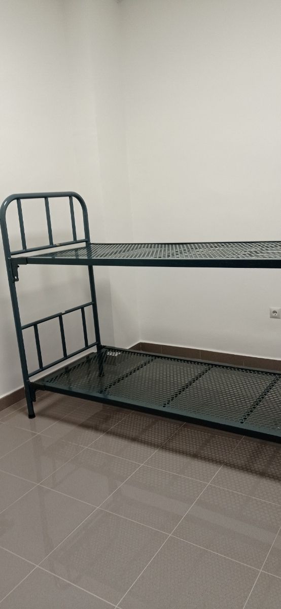 Litera metálica gris