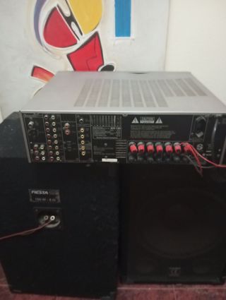 Equipo música: Amplificador Onkyo + 2 altavoces Fi