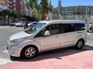 Se vende coche con 7 plazas en muy buen estado. To