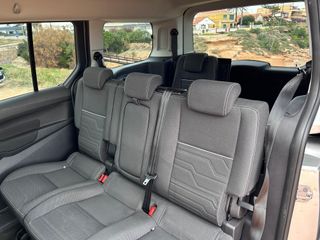 Se vende coche con 7 plazas en muy buen estado. To