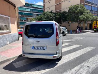 Se vende coche con 7 plazas en muy buen estado. To