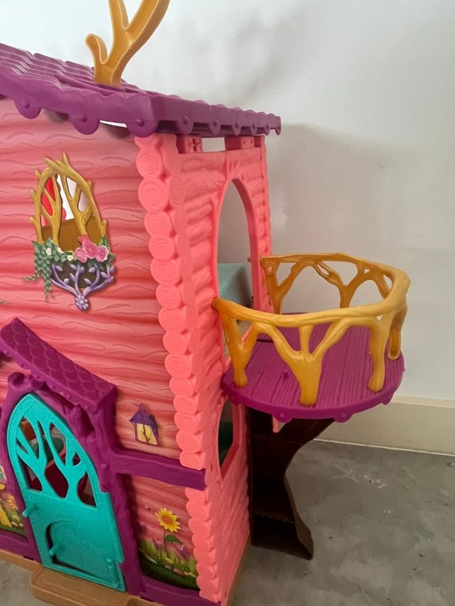 Casa Enchantimals y 4 muñecas con sus 4 mascotas!