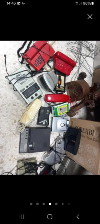 20 artículos de radios y teléfonos antiguos