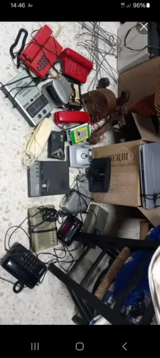 20 artículos de radios y teléfonos antiguos