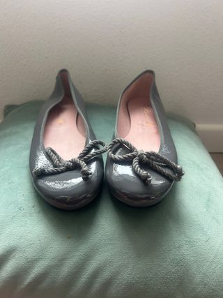 Bailarinas grises de charol
