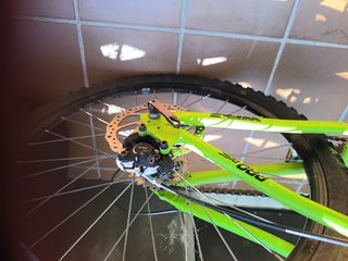 Bicicleta WRC niño, verde, frenos de disco