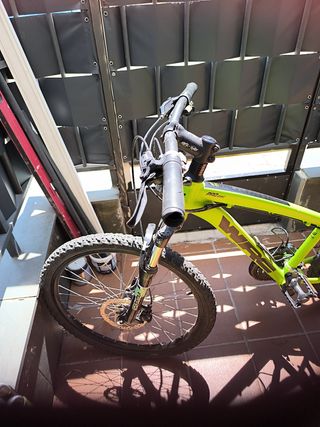 Bicicleta WRC niño, verde, frenos de disco